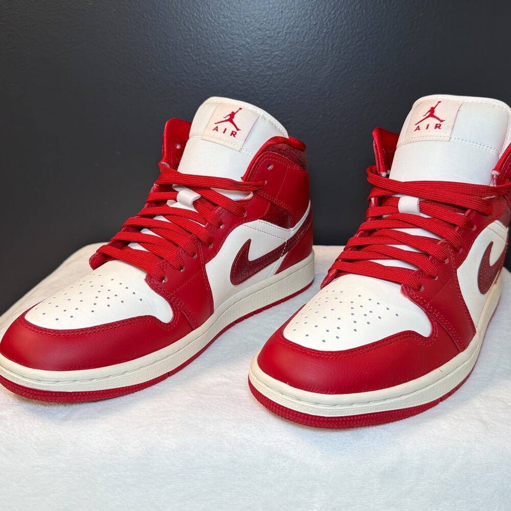 Air Jordan 1 Mid “Valentine’s Day 2025” – HJ9337-106 | 9M/10.5W - Picture 3 of 14